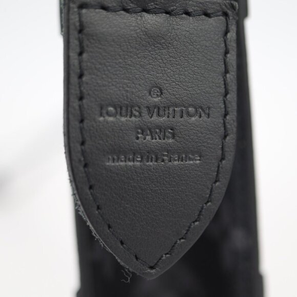 LOUIS VUITTON Black Monogram Leather Pouch - Picture 10 of 10